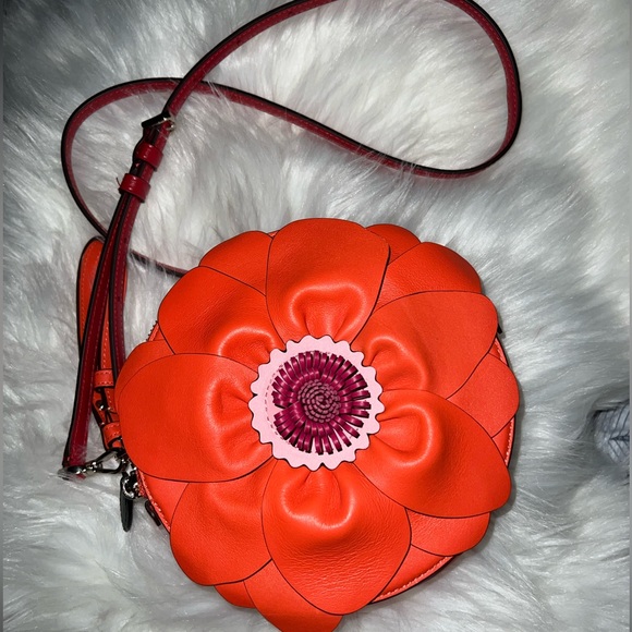 NWOT Petal Smooth Leather 3d Flower Crossbody - Picture 10 of 14
